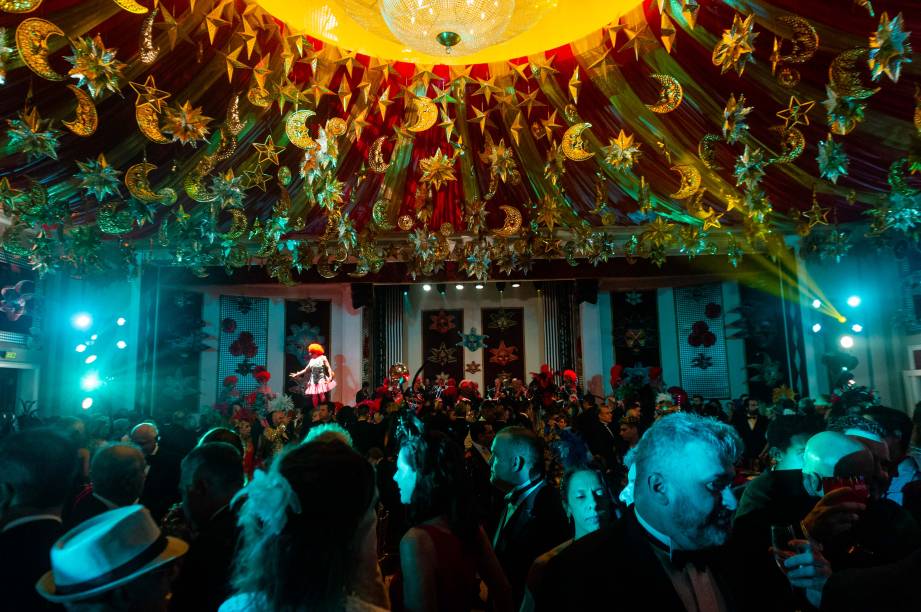 O tradicional Baile do Copa promete transformar os salões do hotel em uma floresta tropical