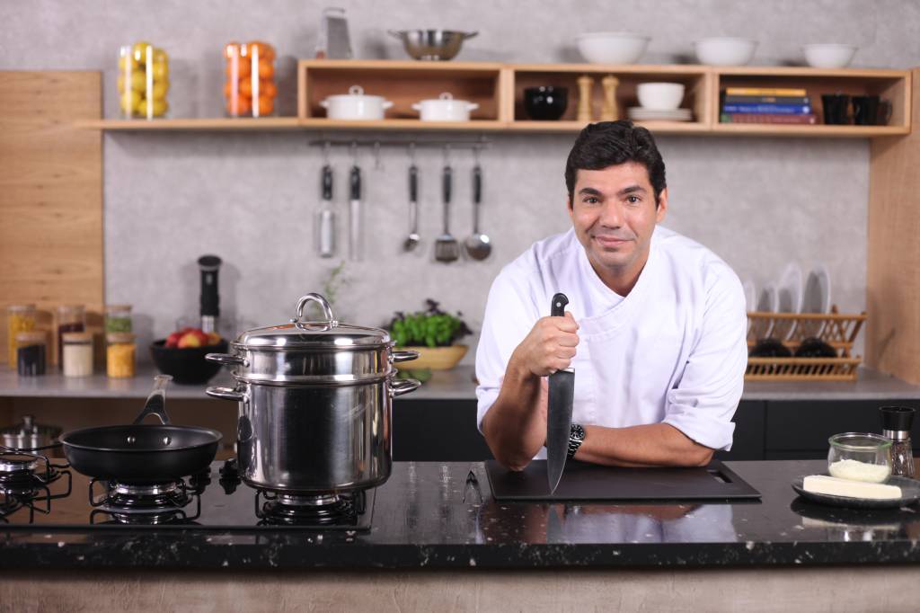 Chef Felipe Bronze ensina a fazer o seu sanduíche “Cervantes”