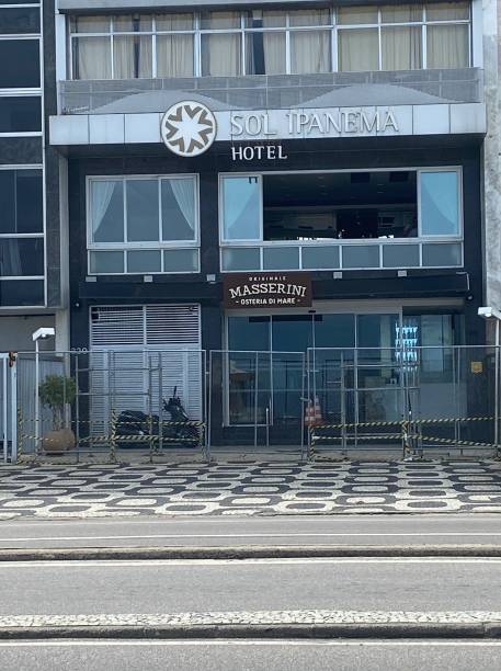 O hotel Sol Ipanema, na Vieira Souto, optou por grades e faixas O hotel Sol Ipanema, na Vieira Souto, optou por grades e faixas