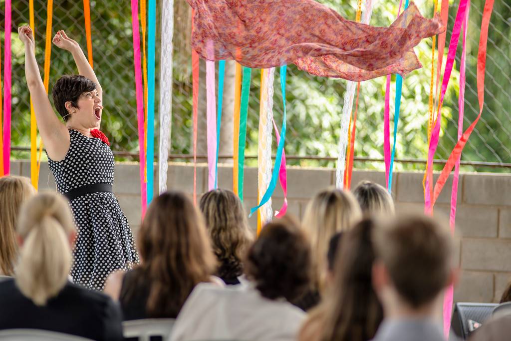 Saiba como acompanhar sessões de contação de histórias pelo Facebook