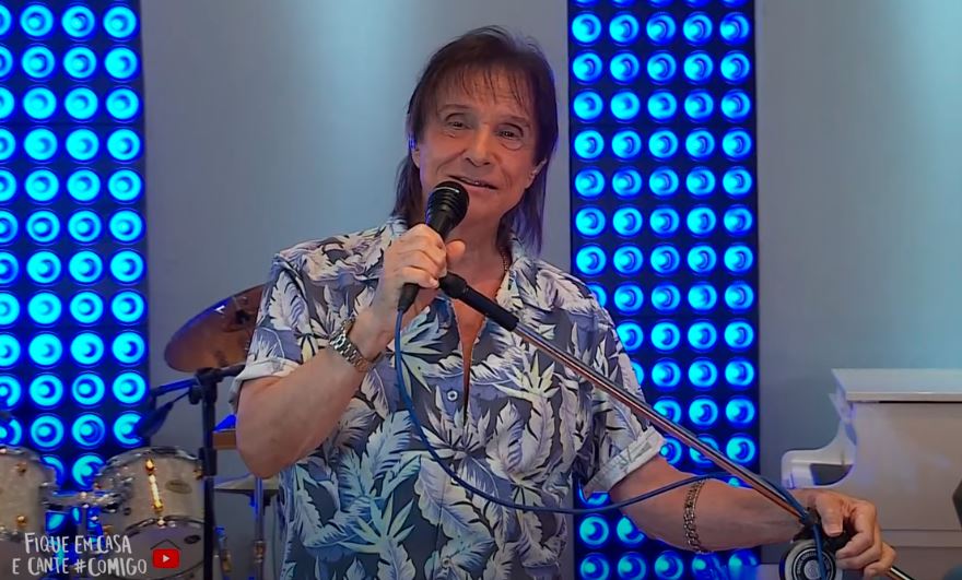 ‘Live de Roberto Carlos foi quase perfeita’, diz biógrafo proibido