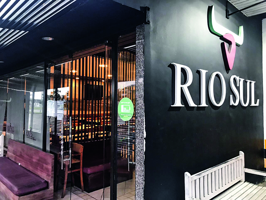 Agentes da Vigilância multam bares e restaurantes abertos na pandemia