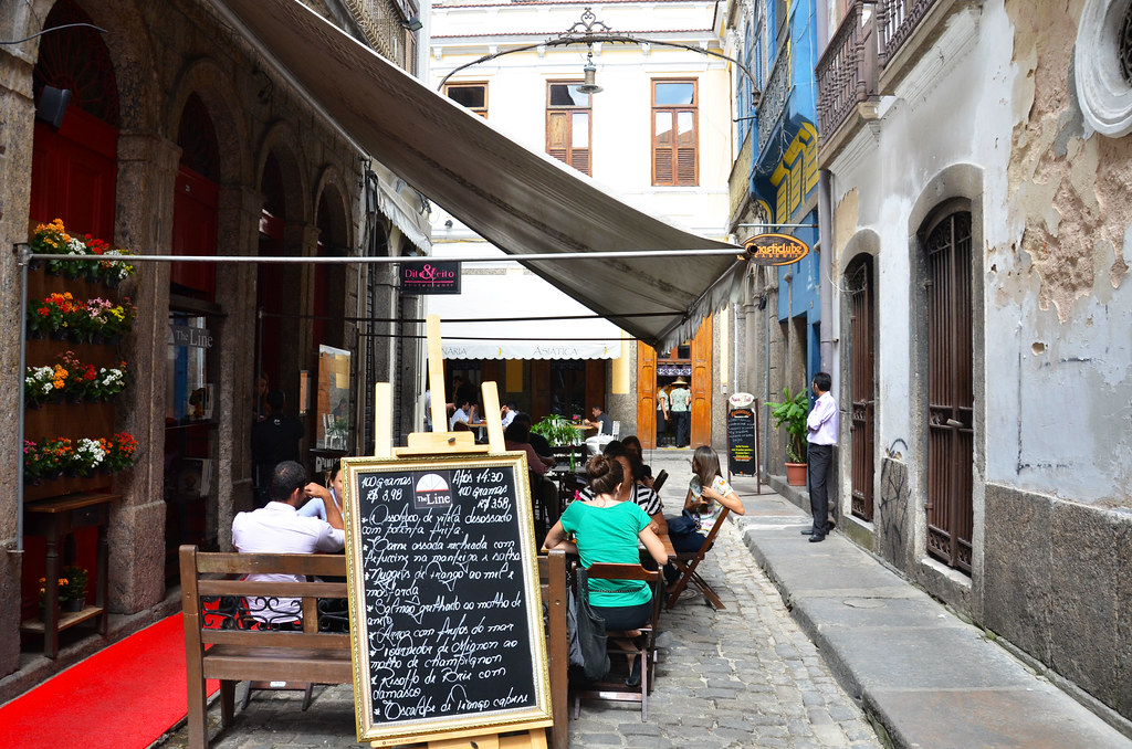 Projeto de lei que regulamenta mesas e cadeiras na rua é aprovado