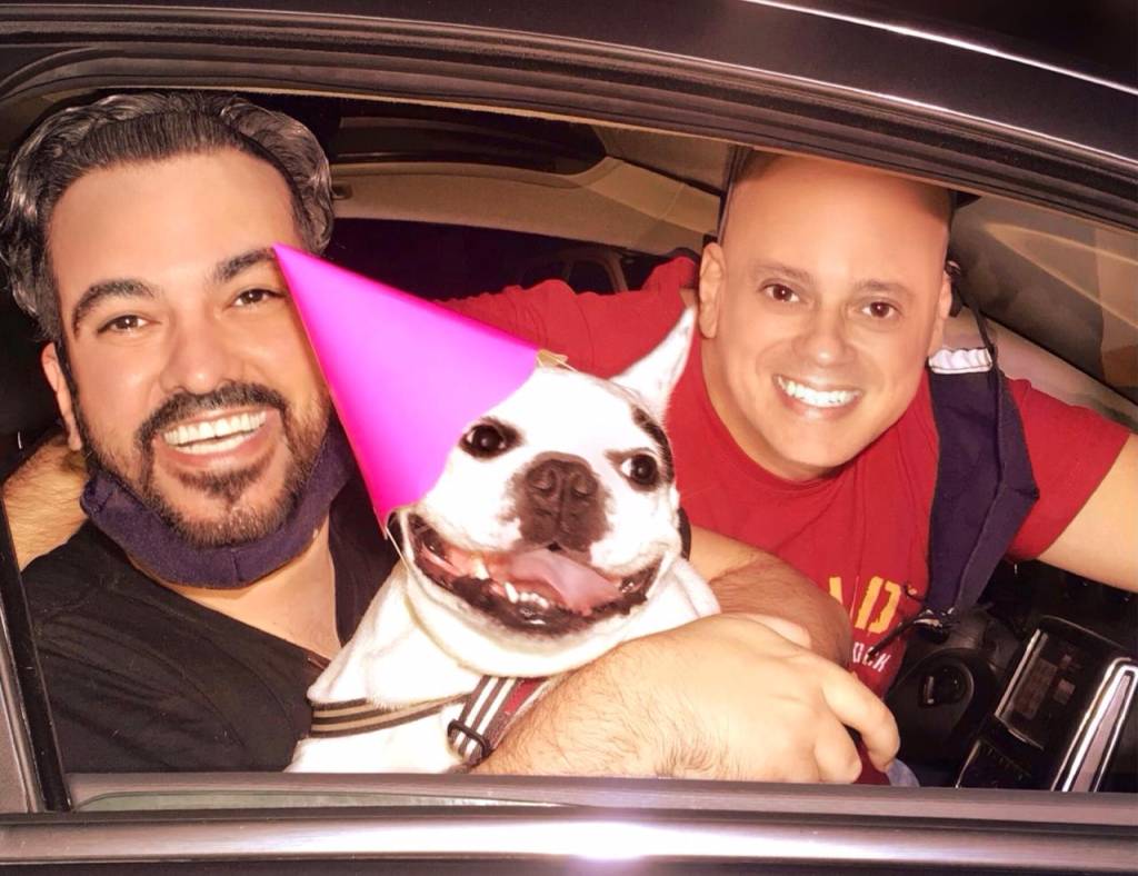 Carioca inventa ‘festa de aniversário drive-in’ para presentear amado