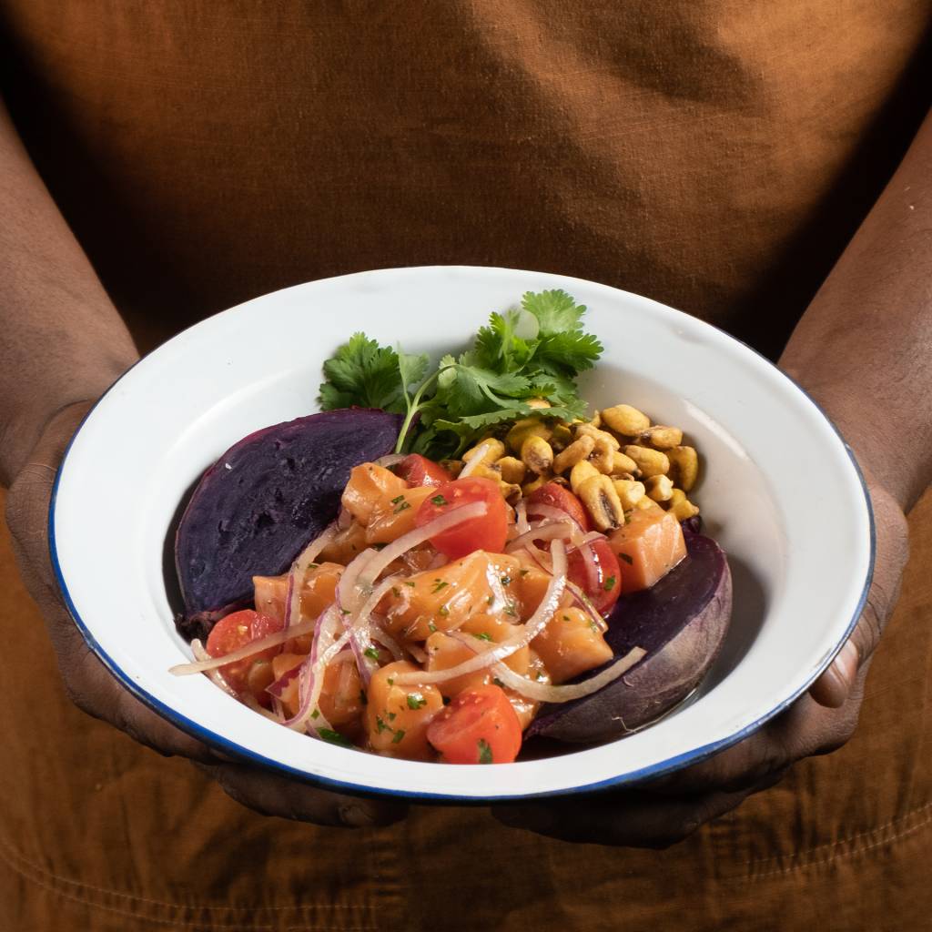 Chef Monique Gabiatti inaugura ‘bar de crudos’ em Botafogo