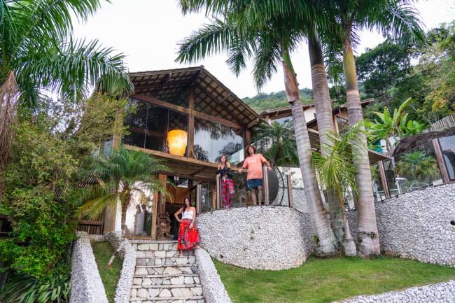 Viagem de isolamento em Paraty: a casa é perto de tudo, e ao mesmo tempo cercada de natureza