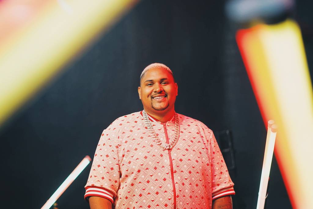 Com público em cercadinhos, Kevin O Chris grava DVD na Cidade das Artes