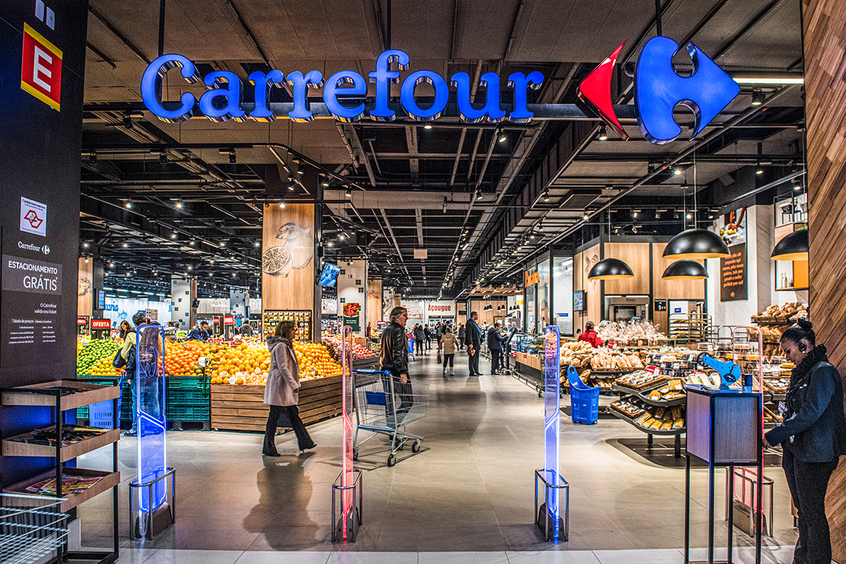 Rio: seguranças do Carrefour espancaram e violentaram mulher negra