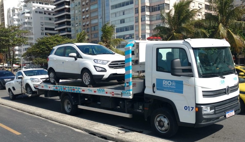 Rebocado no fim de semana? Taxa dos depósitos de carros pode ser extinta