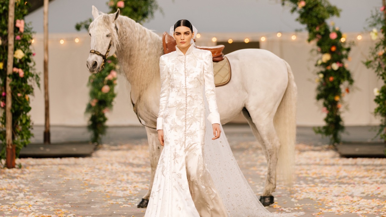 Noiva encerra o desfile da Chanel