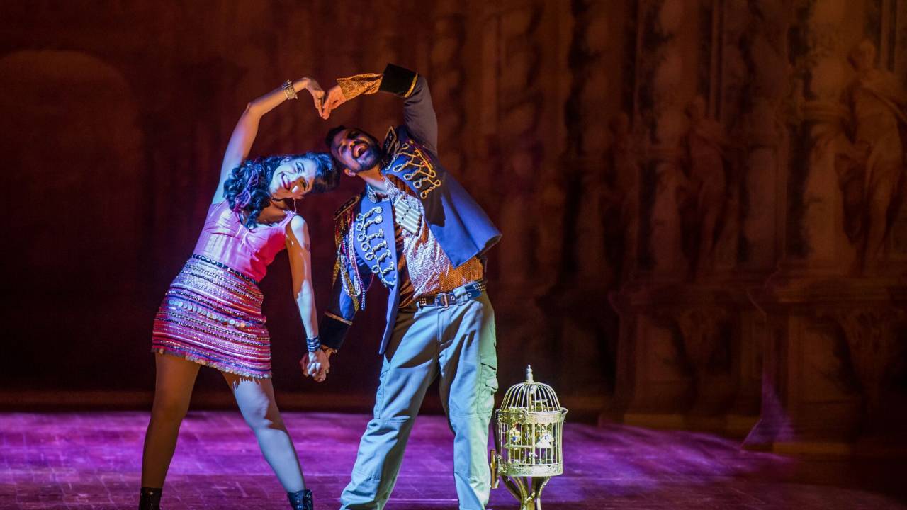 Luisa Francesconi (Papagena) e Michel de Souza (Papageno) em A Flauta Mágica, São Paulo (2017)