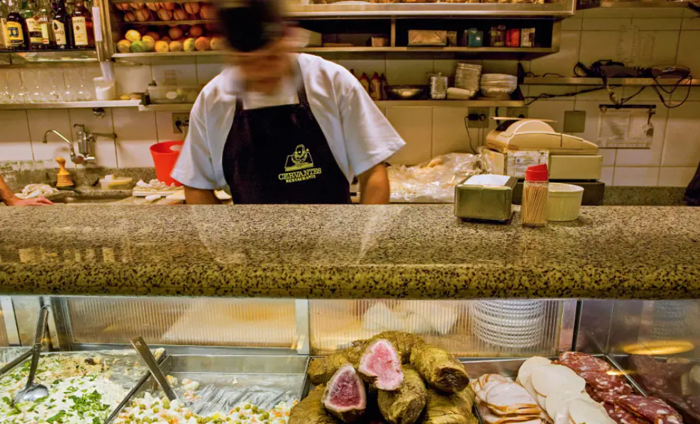 Cervantes de Copacabana reabre em outubro com preços mais em conta