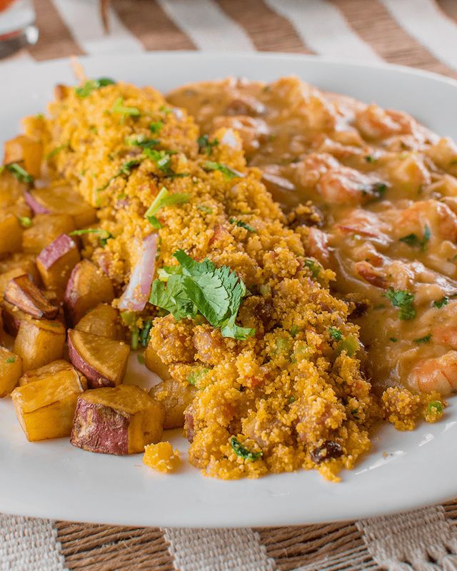 camar&atilde;o no coco com cuscuz