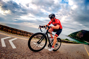 ciclismo – Rodrigo Abreu (Oi) – Divulgação Rodrigo Abreu no trajeto até a Prainha