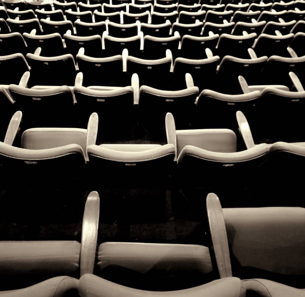 Juntando o filme com a vontade de comer