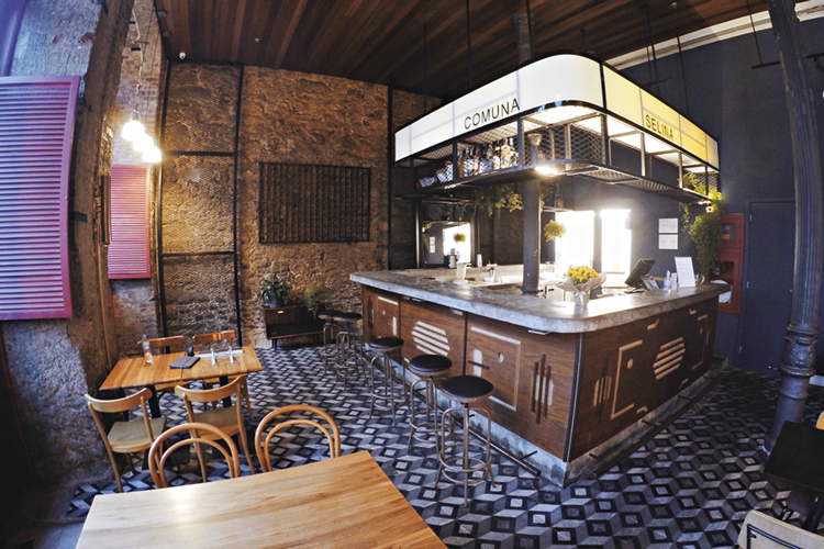 Eles estão de volta: Comuna reabre na Lapa com drinques e hambúrgueres