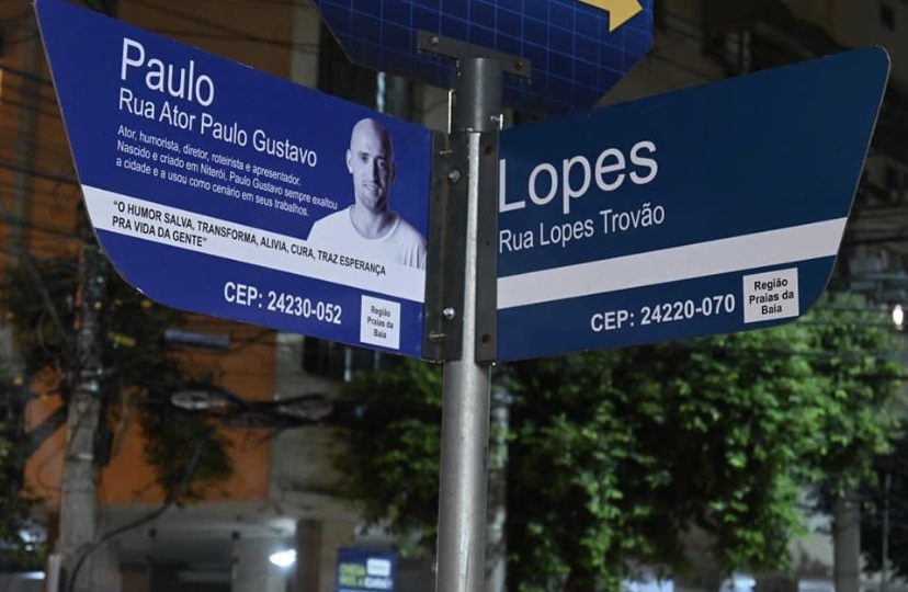 Rua Paulo Gustavo vira realidade: vídeo mostra placas sendo instaladas
