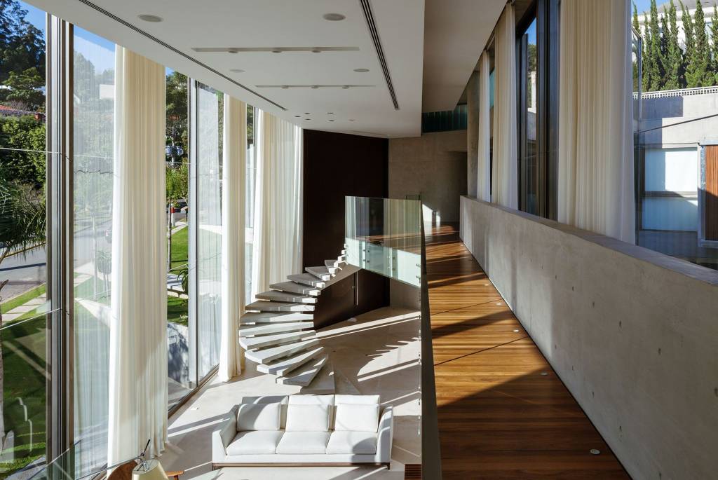 casa-trd-biselli-katchborian-arquitetos-associados-foto-nelson-kon-1 Casa TRD: concreto e vidro em casa contemporânea aberta à natureza