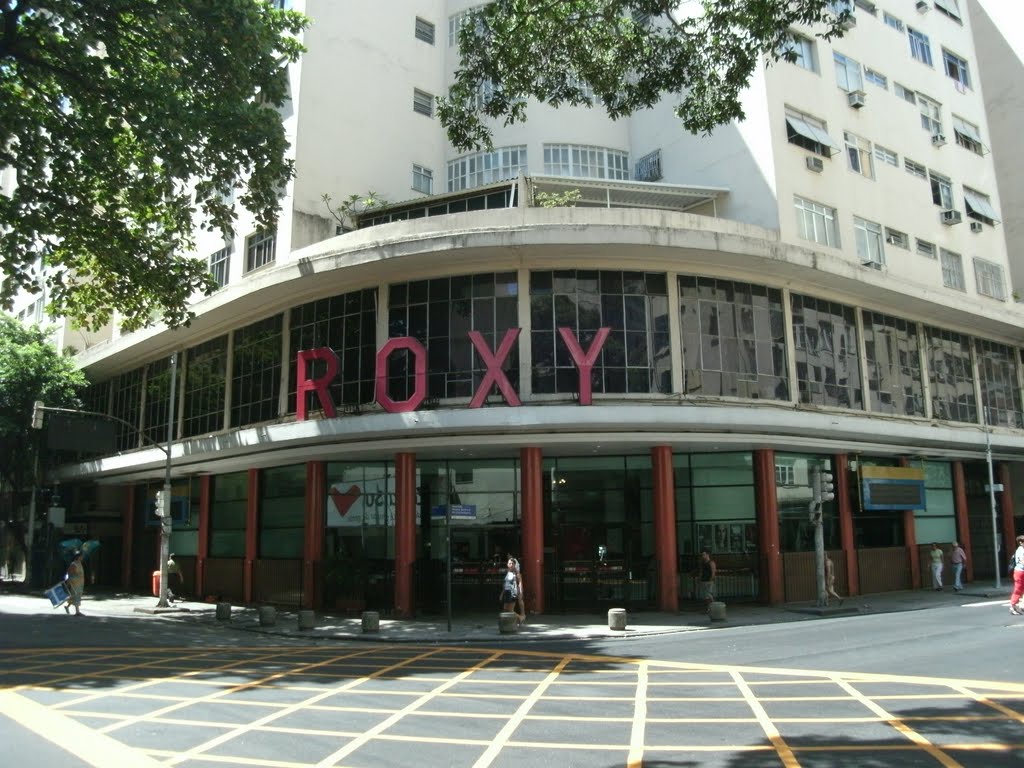 Roxy: donos do cinema protestam contra decreto da prefeitura