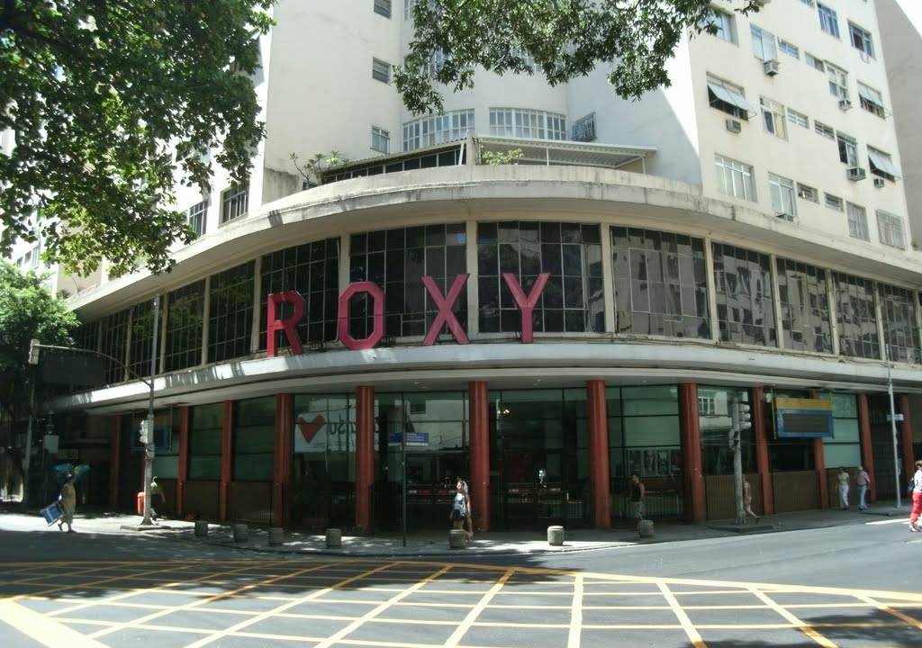a imagem mostra a fachada do cinema roxy