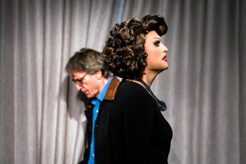 Ribalta virtual: sete peças de teatro para assistir sem sair de casa