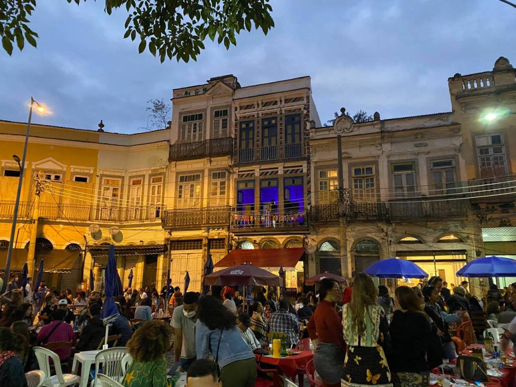 Tem Circuito de Feijoadas no Largo da Prainha para saudar São Jorge