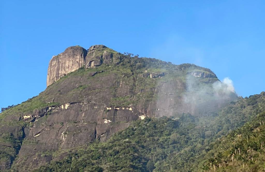 Com o tempo seco, Rio registra incêndios no Itanhangá e na Pedra da Gávea