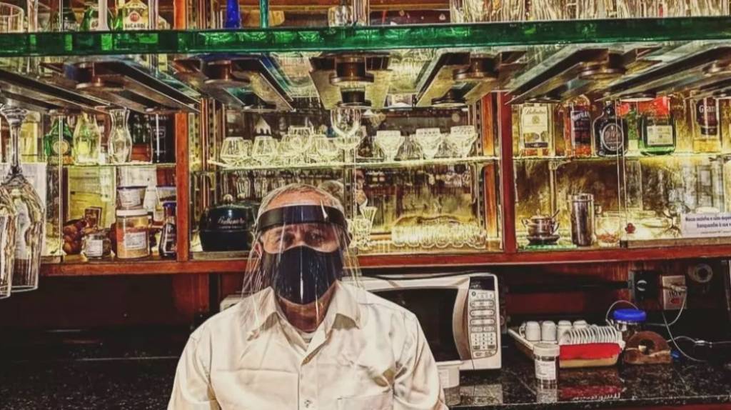 Hoje é Dia do Garçom, do novo Villarino e do velho Ramos