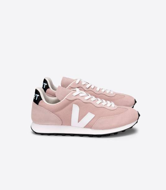 <span>Tênis Vert, modelo Rio Branco, R$ 398</span> <span>Tênis Vert, modelo Rio Branco, R$ 398</span>