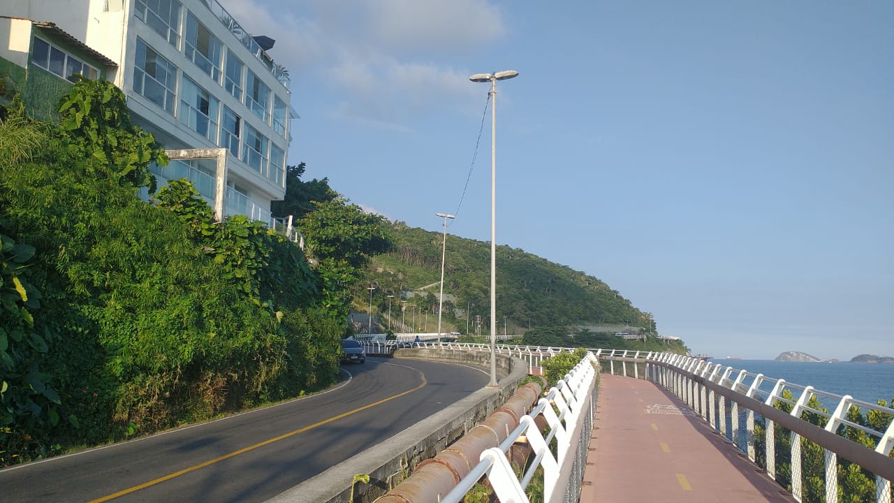 Foto mostra Avenida Niemeyer