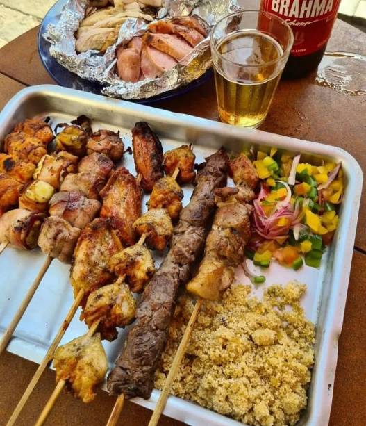 Com cardápio de churrasco na laje, criatividade, simpatia e um ambiente único, o Bafo da Prainha foi eleito o melhor botequim do Rio pela Veja Rio Com cardápio de churrasco na laje, criatividade, simpatia e um ambiente único, o Bafo da Prainha foi eleito o melhor botequim do Rio pela Veja Rio