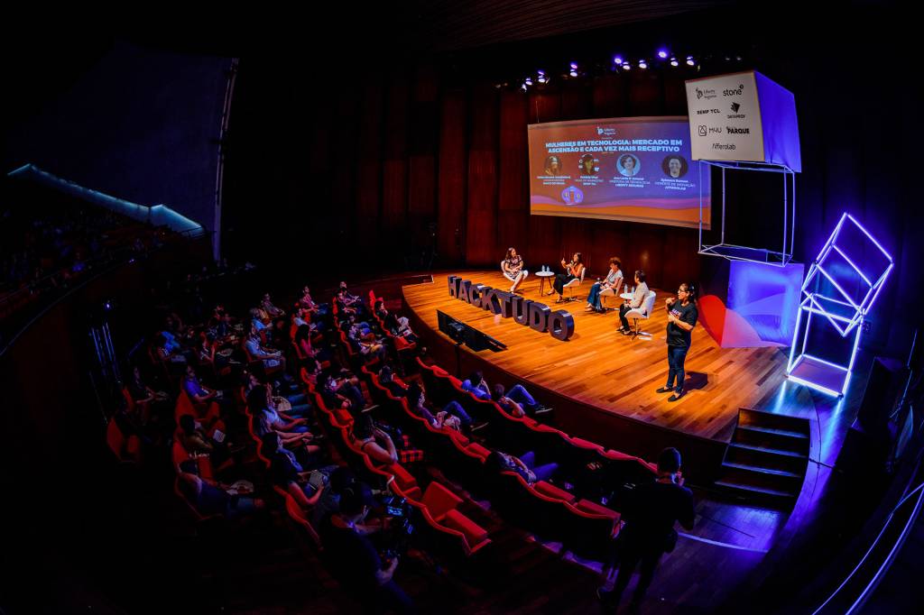 Hacktudo leva batalha de robôs e corrida de drones à Cidade das Artes