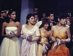 O estilo baile de debutantes em "Anos dourados" O estilo baile de debutantes em "Anos dourados"