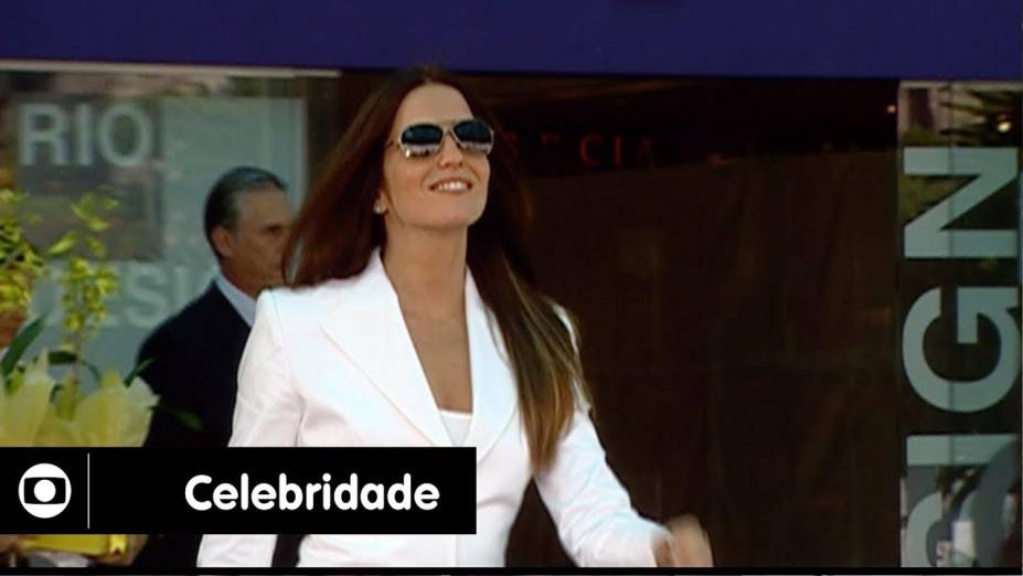 Malu Mader e o terninho branco na apresentação da personagem Maria Clara em "Celebridade" Malu Mader e o terninho branco na apresentação da personagem Maria Clara em "Celebridade"