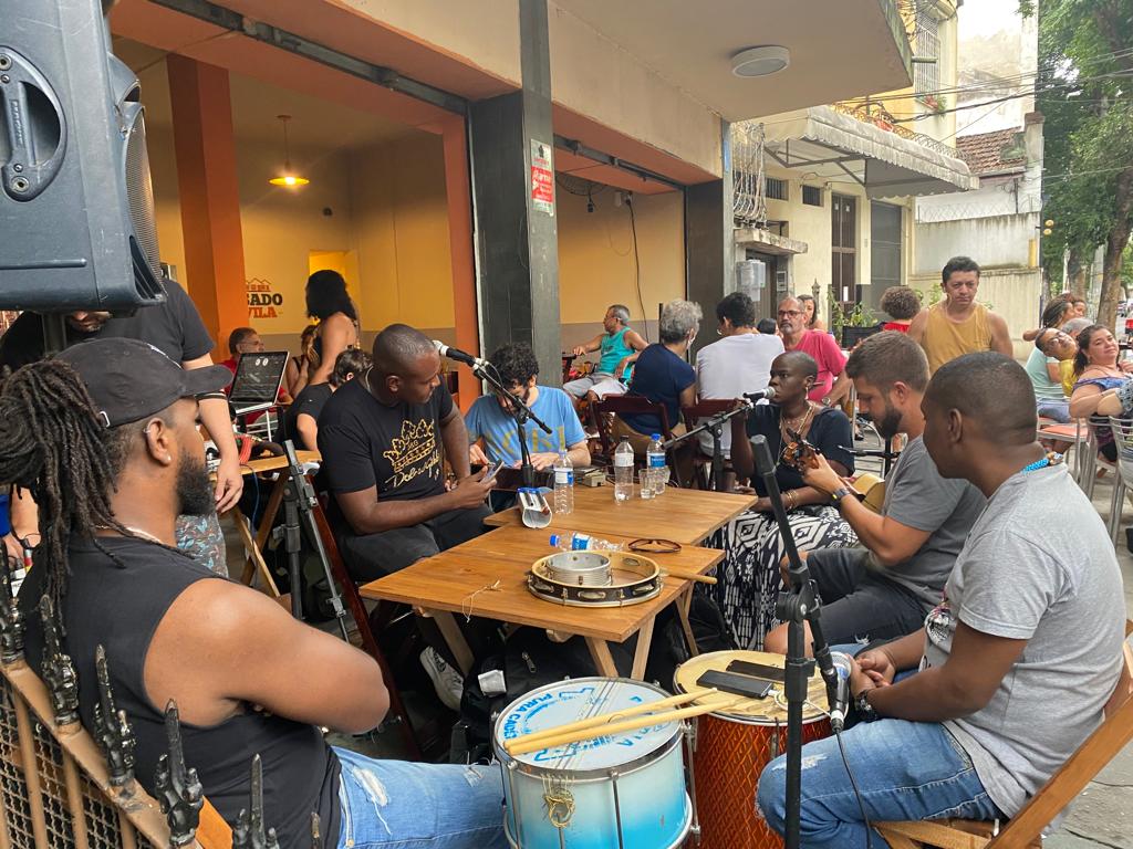 Samba da Sombra e Assado na Vila: minhas descobertas no bairro de Noel