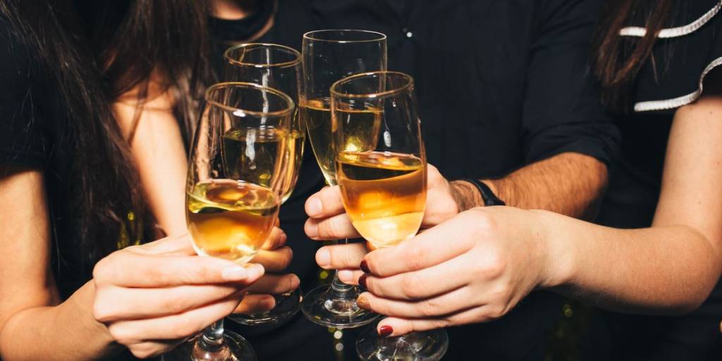 Semana de festas: como apoiar quem não está consumindo bebida alcoólica?