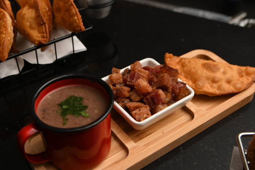 Noites de verão: as atrações da happy hour em badalado hotel na orla da Barra