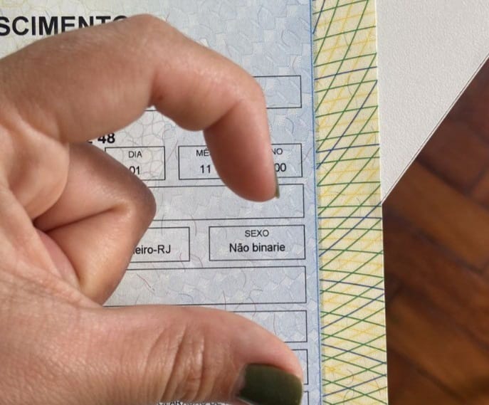 Carteiras de identidade passam a incluir pessoas não binárias