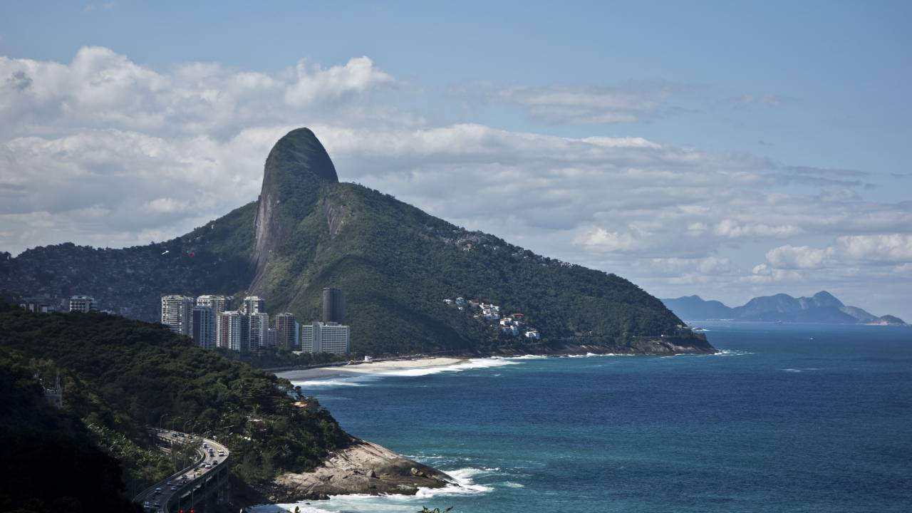 Foto mostra o morro dos dois irmãos