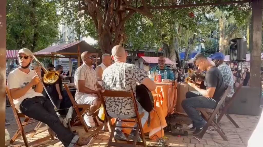 Roda de samba da Praça São Salvador é apresentada em documentário