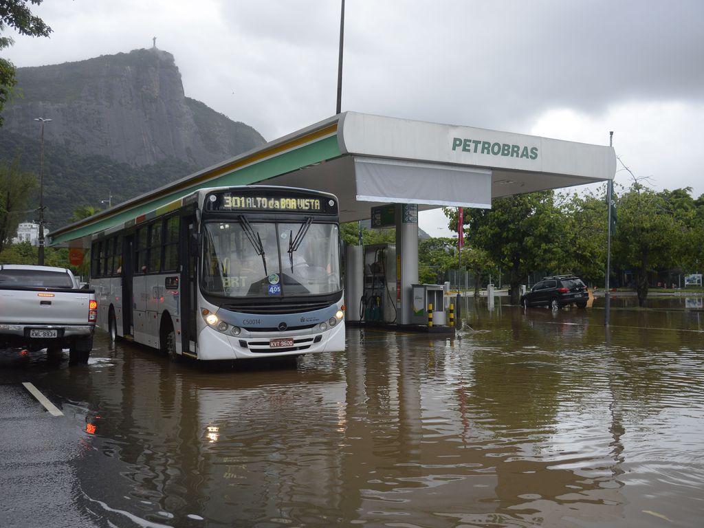 Alerta Rio: fortes chuvas provocam alagamentos e tempo permanece instável
