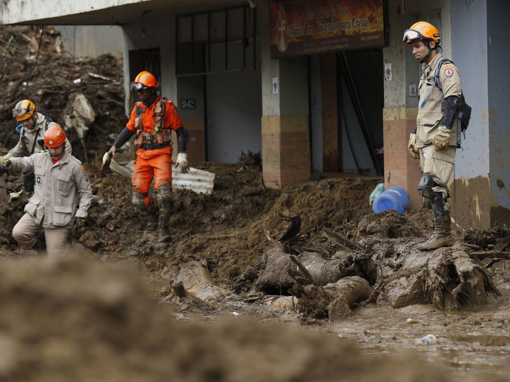 Bombeiros atualizam número de mortos em Petrópolis para 176