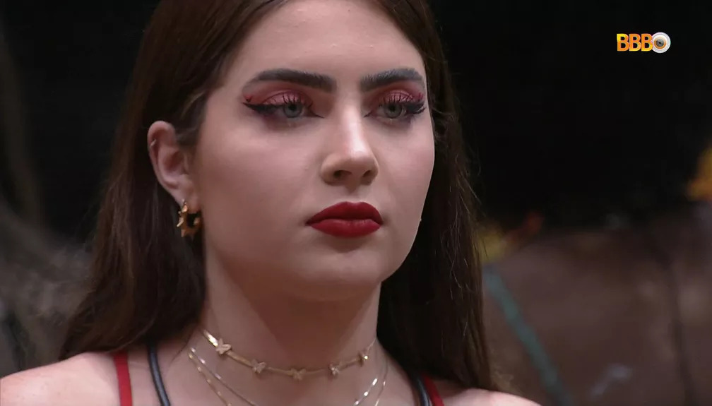 Jade Picon de batom vermelho