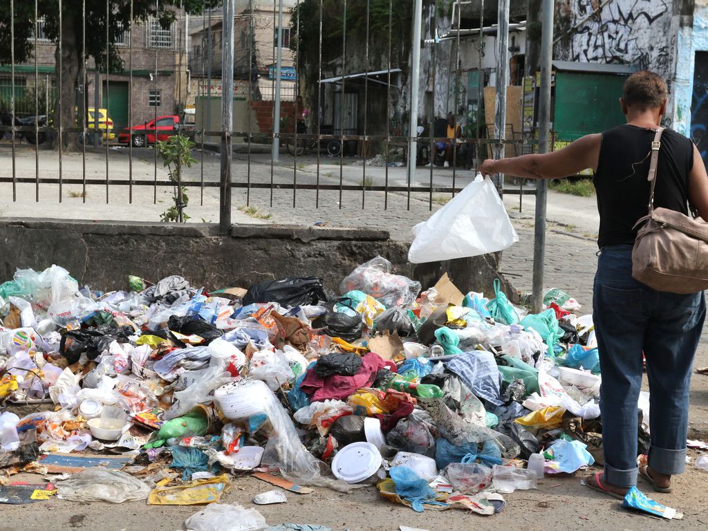 “Vamos suspender a greve até 0h de segunda-feira por causa da chuva”