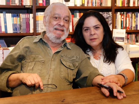 Luciana e Paulo Pinheiro Foto do casal Luciana Rabello e Paulo César Pinheiro