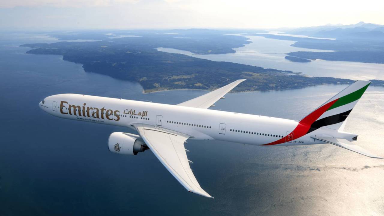 Foto mostra avião da Emirates