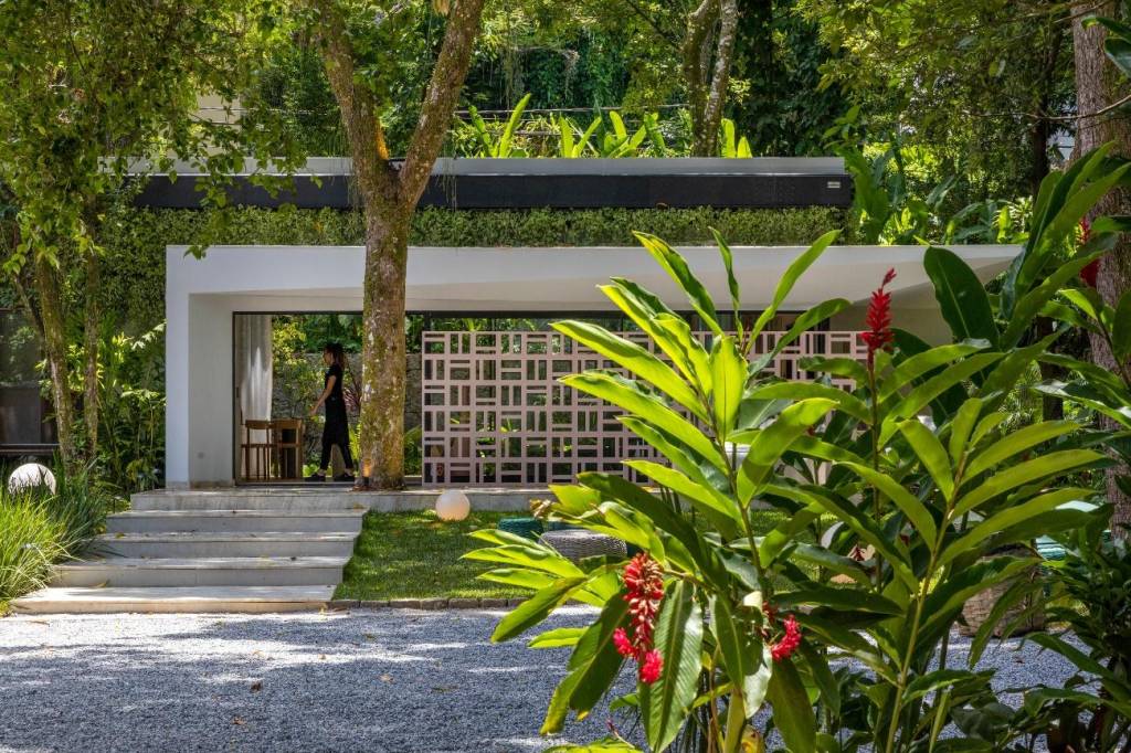 image3 O arquiteto aproveitou a área dos jardins para implantar diferentes tipos de moradia, como a casa contemporânea criada pela UP3 Arquitetura na CASACOR Rio 2021.