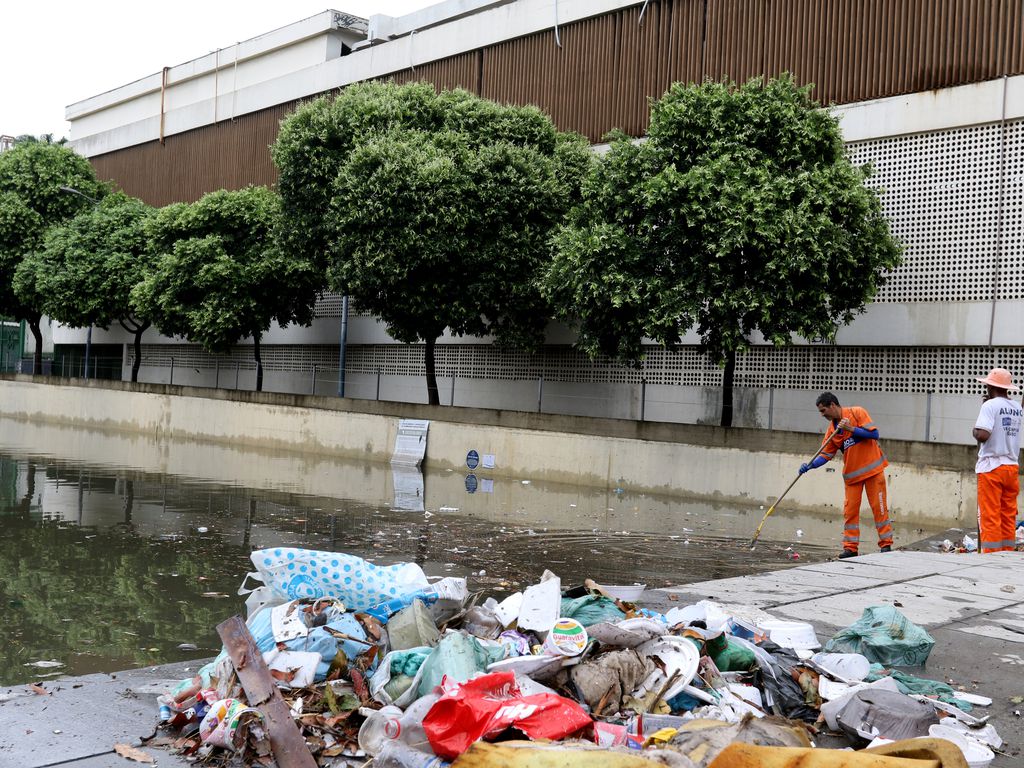 Greve: garis retomam paralisação após suspensão por causa das chuvas