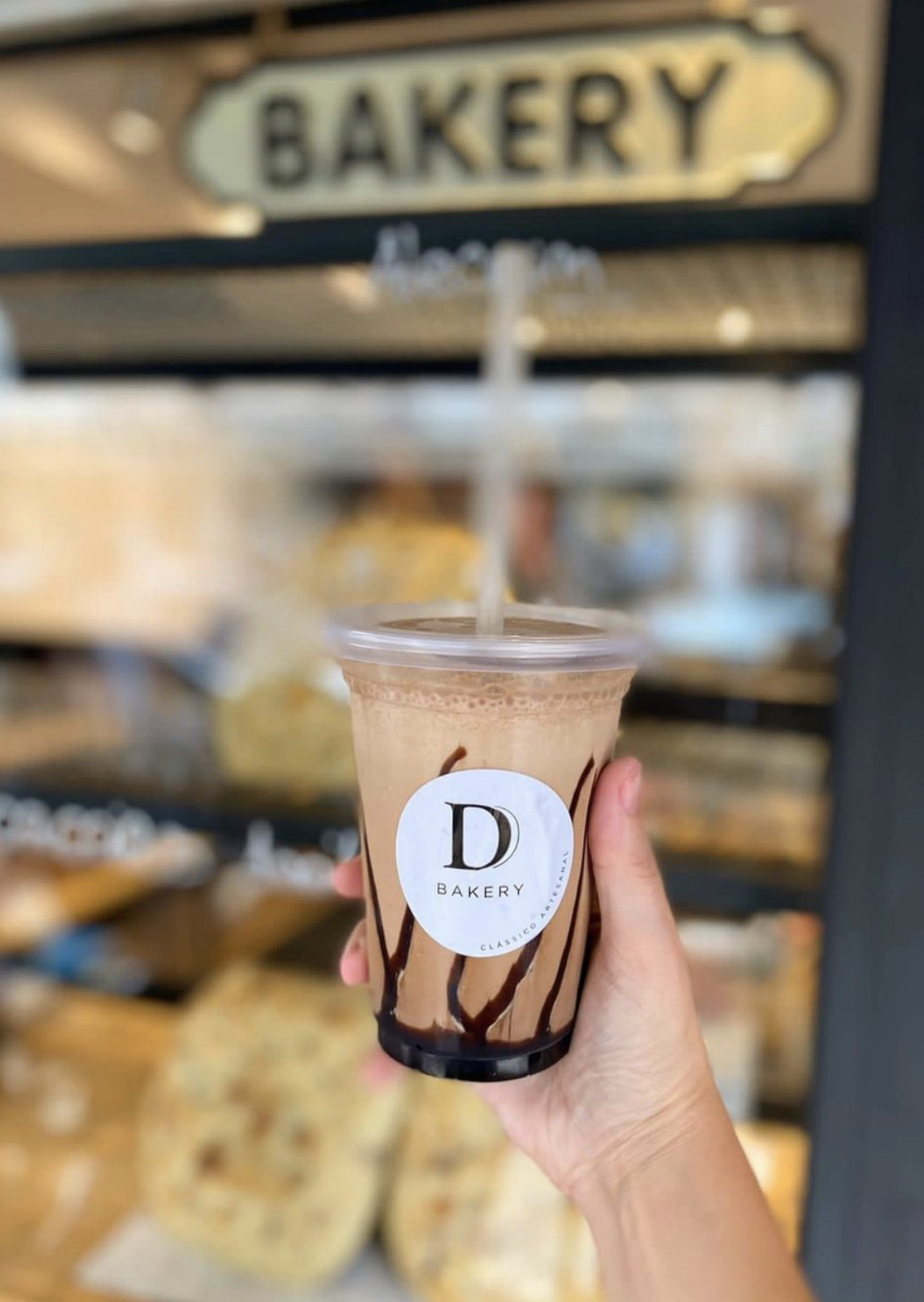 Dianna Bakery: a ganache de chocolate cria vers&atilde;o irresist&iacute;vel do caf&eacute; com leite