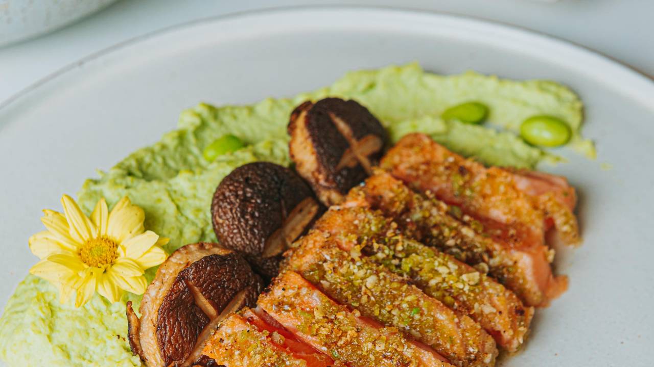 Gurumê: o salmão em crosta de ervilha é um dos pratos do menu especial da rede